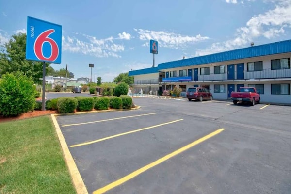 Foto van 1 tweepersoonsbed (queensize) | Roken mogelijk - Vakantiehuis in Russellville - ExteriorSummer