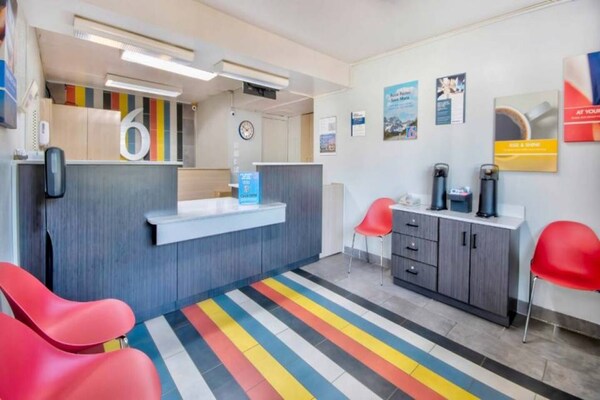 Foto van 1 tweepersoonsbed (queensize) | Roken mogelijk - Vakantiehuis in Russellville - FloorPlan