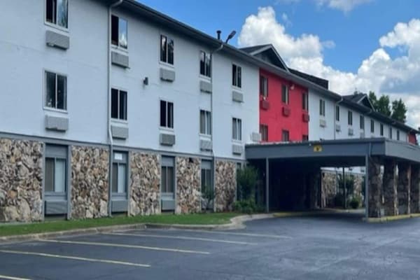 Foto van 1 kingsize bed | Rookvrij, koelkast - Vakantiehuis in Little Rock AR - ExteriorSummer