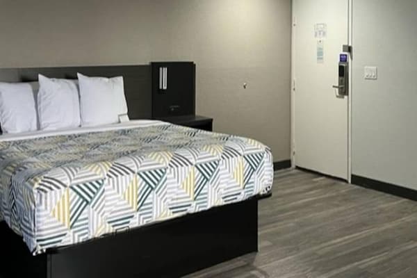 Foto van 1 kingsize bed | Rookvrij, koelkast - Vakantiehuis in Little Rock AR - BedRoom