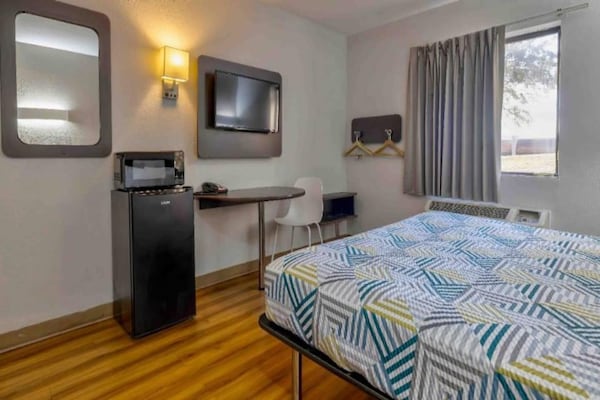 Foto van 1 kingsize bed | Rookvrij, koelkast - Vakantiehuis in Little Rock AR - BedRoom