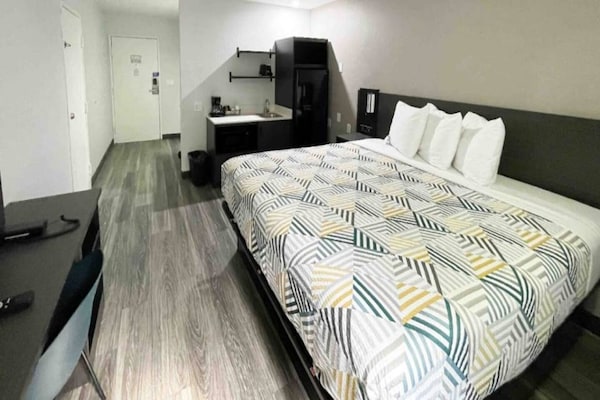 Foto van 1 kingsize bed | Rookvrij, koelkast - Vakantiehuis in Little Rock AR - BedRoom