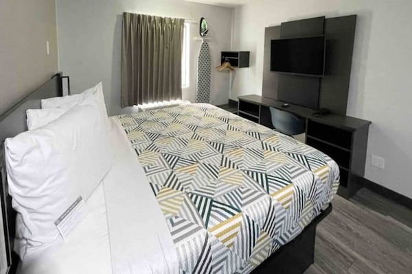 Foto van 1 kingsize bed | Rookvrij, koelkast - Vakantiehuis in Little Rock AR - BedRoom