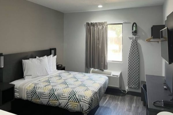 Foto van 1 kingsize bed | Rookvrij, koelkast - Vakantiehuis in Little Rock AR - BedRoom