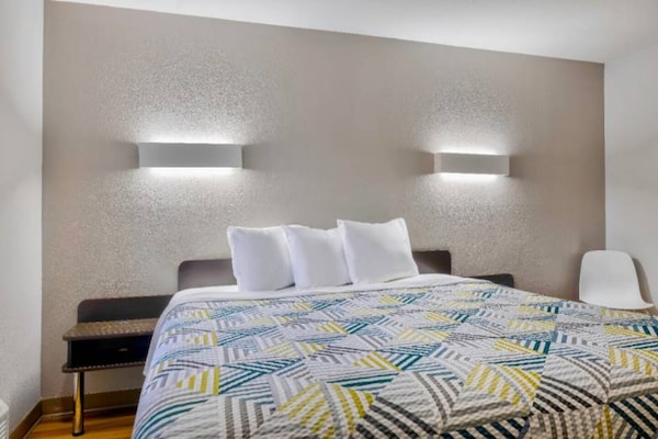 Foto van 1 tweepersoonsbed (queensize|Roken toegesta Keuken - BedRoom