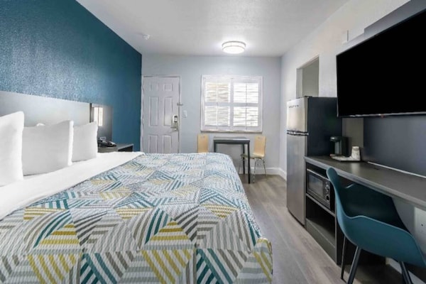 Foto van 1 kingsize bed | Nsmk, keuken - Vakantiehuis in Madera CA - BedRoom
