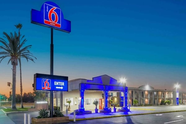 Foto van 1 kingsize bed | Nsmk, Micfridge - Vakantiehuis in Madera CA - ExteriorSummer