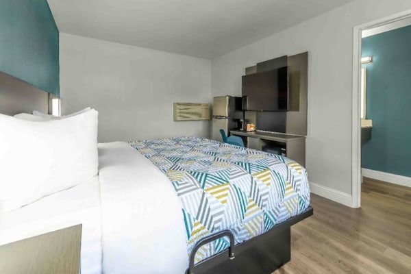 Foto van 1 kingsize bed | Nsmk, Micfridge - Vakantiehuis in Madera CA - BedRoom