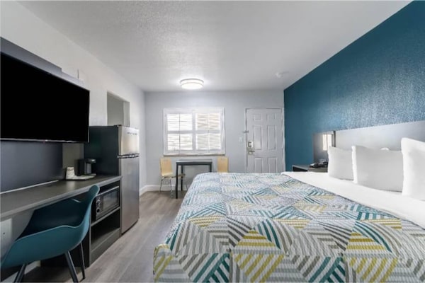 Foto van 1 kingsize bed | Nsmk, Micfridge - Vakantiehuis in Madera CA - BedRoom