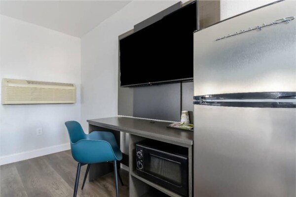 Foto van 1 kingsize bed | Nsmk, Micfridge - Vakantiehuis in Madera CA - Facilities