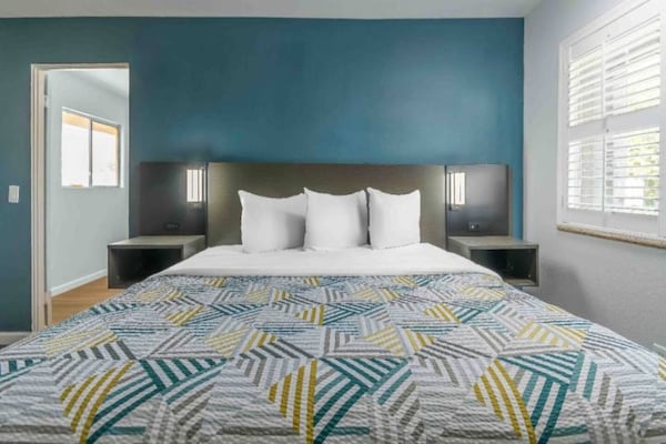 Foto van 1 kingsize bed | Nsmk, Micfridge - Vakantiehuis in Madera CA - Kitchen