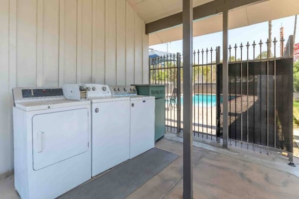 Foto van 1 kingsize bed | Nsmk, Micfridge - Vakantiehuis in Madera CA - Facilities