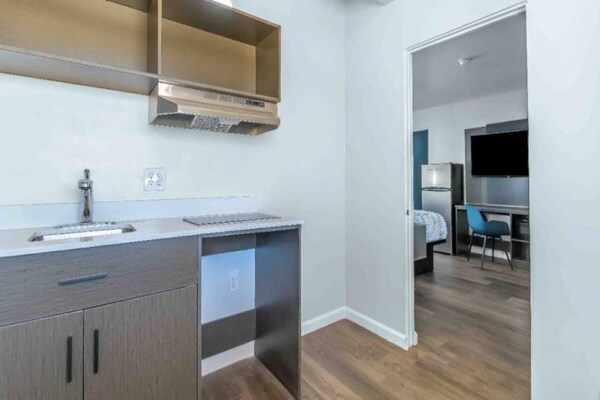 Foto van 1 kingsize bed | Nsmk, Micfridge - Vakantiehuis in Madera CA - Kitchen
