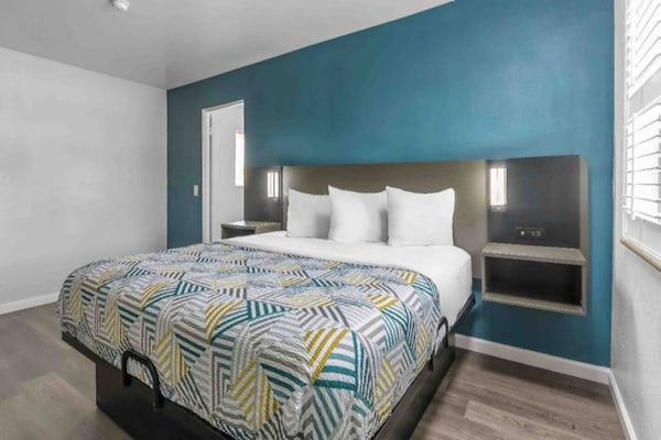 Foto van 1 kingsize bed | Nsmk, Micfridge - Vakantiehuis in Madera CA - BedRoom