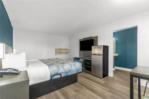 Foto van 1 kingsize bed | Nsmk, Micfridge - Vakantiehuis in Madera CA - BedRoom