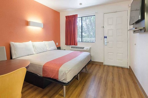 Foto van 1 kingsize bed | Rookvrij, magnetron - Vakantiehuis in Fresno - BedRoom