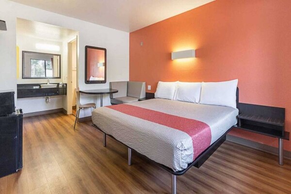 Foto van 1 kingsize bed | Rookvrij, magnetron - Vakantiehuis in Fresno - BedRoom