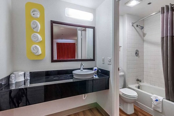 Foto van 1 kingsize bed | Rookvrij, magnetron - Vakantiehuis in Fresno - BathRoom