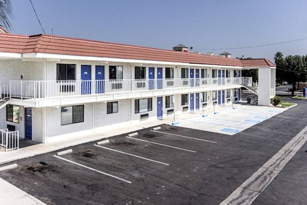 Foto van 1 kingsize bed | Rookvrij, magnetron - Vakantiehuis in Fresno - ExteriorSummer