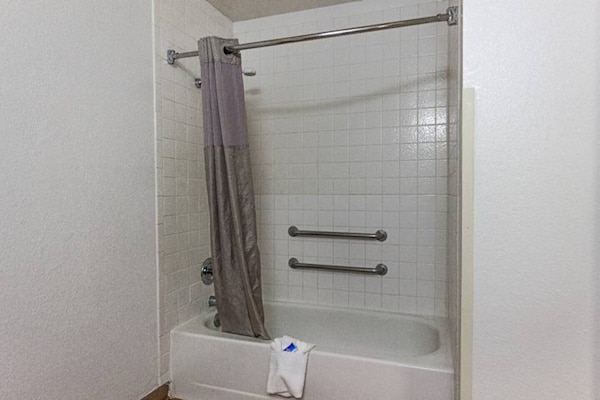 Foto van 1 kingsize bed | Rookvrij, magnetron - Vakantiehuis in Fresno - Facilities