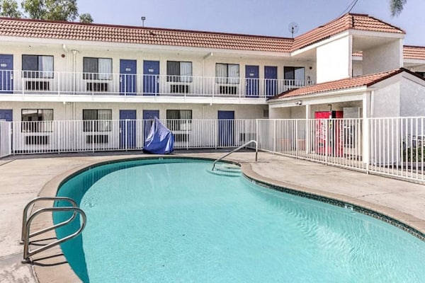 Foto van 1 kingsize bed | Rookvrij, magnetron - Vakantiehuis in Fresno - Pool