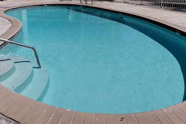 Foto van 1 kingsize bed | Rookvrij, magnetron - Vakantiehuis in Fresno - Pool