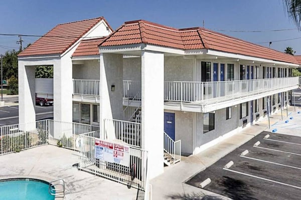 Foto van 1 kingsize bed | Rookvrij, magnetron - Vakantiehuis in Fresno - Pool