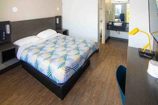 Foto van 1 tweepersoonsbed (Queensize) | Rolstoeltoegankelijke/RI-douche/Premium - BedRoom