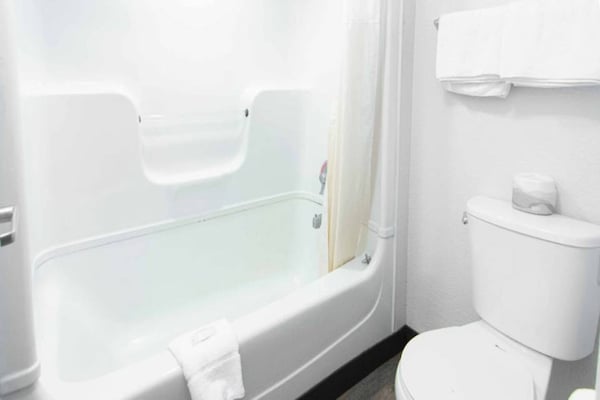Foto van 1 tweepersoonsbed (Queensize) | Rolstoeltoegankelijke/RI-douche/Premium - BathRoom