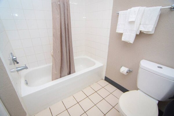 Foto van 1 tweepersoonsbed (queensize) | Toegankelijk voor mindervaliden/bad, rookvrij - Facilities