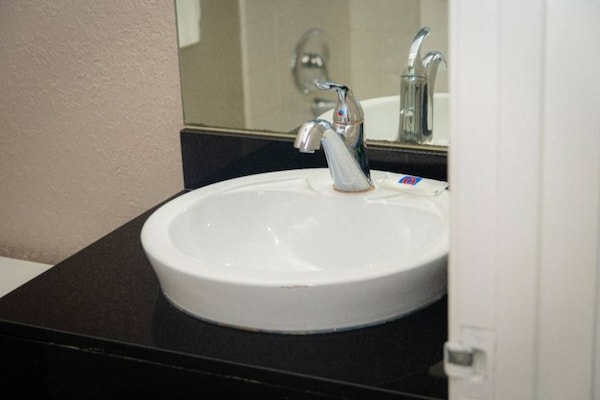 Foto van 1 tweepersoonsbed (queensize) | Rookvrij - Vakantiehuis in Coral Springs - Facilities