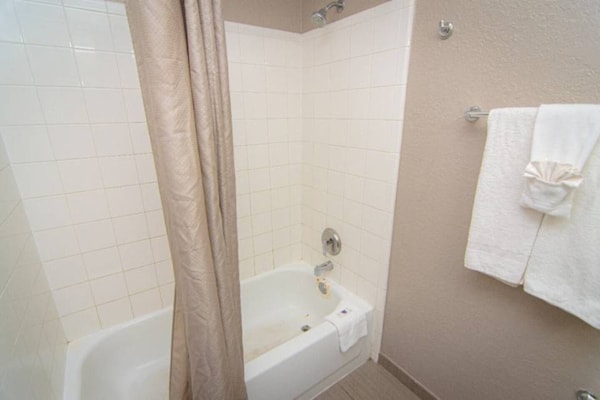 Foto van 1 tweepersoonsbed (queensize) | Rookvrij - Vakantiehuis in Coral Springs - Facilities