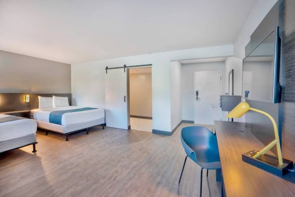 Foto van 1 tweepersoonsbed (Queensize) | Premium, Micfridge - Facilities