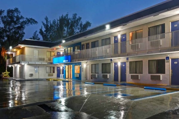 Foto van 1 tweepersoonsbed (Queensize) | Dania Beach - Vakantiehuis in Dania Beach - ExteriorSummer