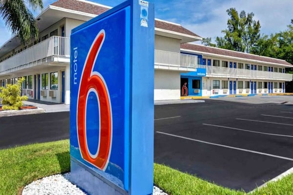 Foto van 1 tweepersoonsbed (queensize) | Minikoelkast - Vakantiehuis in Dania Beach - ExteriorSummer