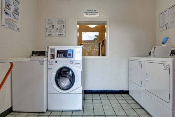 Foto van 1 tweepersoonsbed (queensize) | Minikoelkast - Vakantiehuis in Dania Beach - Facilities