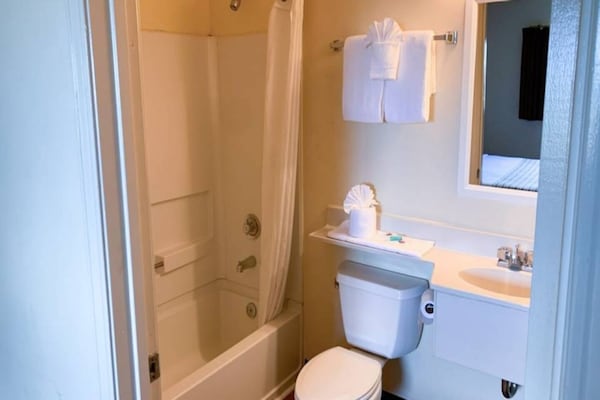 Foto van 1 tweepersoonsbed (Queensize) | Nsmk, keuken, slaapbank - BathRoom