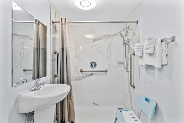Foto van 1 tweepersoonsbed (Queensize) | Nsmk, Keuken - Vakantiehuis in Wilmington - BathRoom