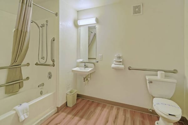 Foto van 1 kingsize bed | Rookvrij - Vakantiehuis in Maple Shade - BathRoom