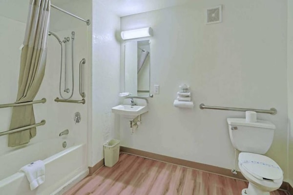 Foto van 1 kingsize bed | Rookvrij - Vakantiehuis in Maple Shade - BathRoom