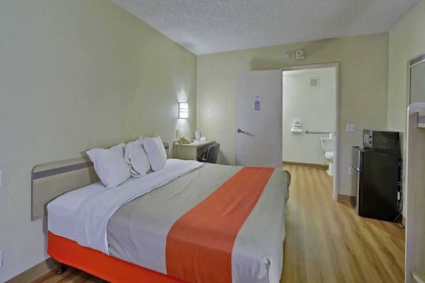Foto van 1 kingsize bed | Roken toegestaan - Vakantiehuis in Maple Shade - BedRoom