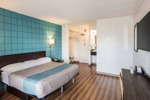 Foto van 1 kingsize bed | Rookvrij, bubbelbad - Vakantiehuis in Somers Point - BedRoom