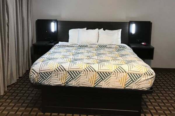 Foto van 1 kingsize bed | Rookvrij, koelkast - Vakantiehuis in Tupelo - BedRoom
