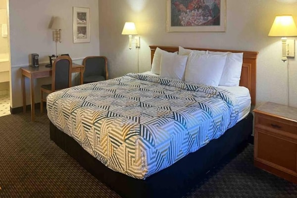 Foto van 1 kingsize bed | Rookvrij, koelkast - Vakantiehuis in Phoenix - BedRoom