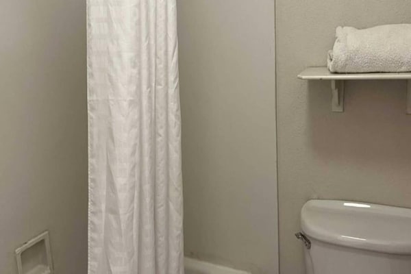 Foto van 1 kingsize bed | Rookvrij, koelkast - Vakantiehuis in Phoenix - BathRoom