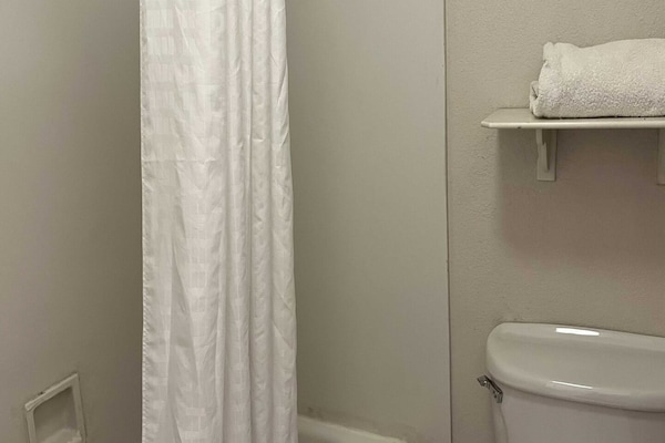 Foto van 1 kingsize bed | Rookvrij, koelkast - Vakantiehuis in Phoenix - BathRoom