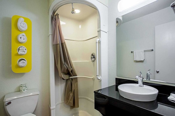 Foto van 1 tweepersoonsbed (Queensize) | Prescott - Vakantiehuis in Prescott - BathRoom