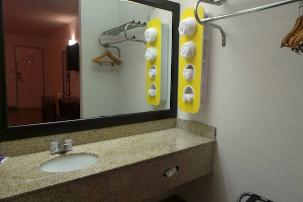 Foto van 1 kingsize bed Roken toegestaan,koelkast aanwezig - Vakantiehuis in COVINGTON - Facilities
