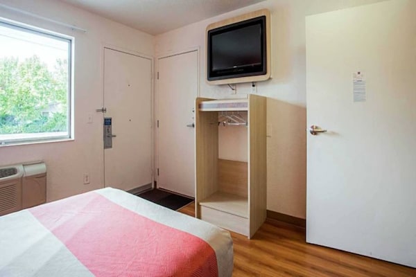 Foto van 1 tweepersoonsbed | Toegankelijk voor mindervaliden/bad - BedRoom