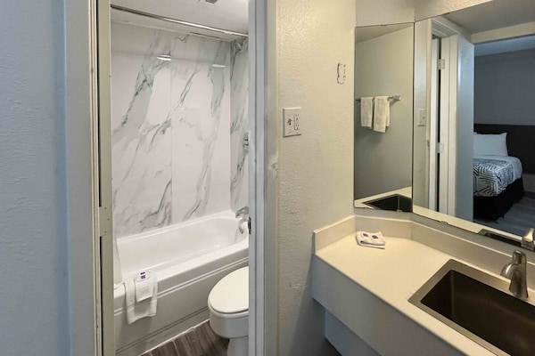 Foto van 1 kingsize bed | Rookvrij, Keuken - Vakantiehuis in Phoenix - BathRoom